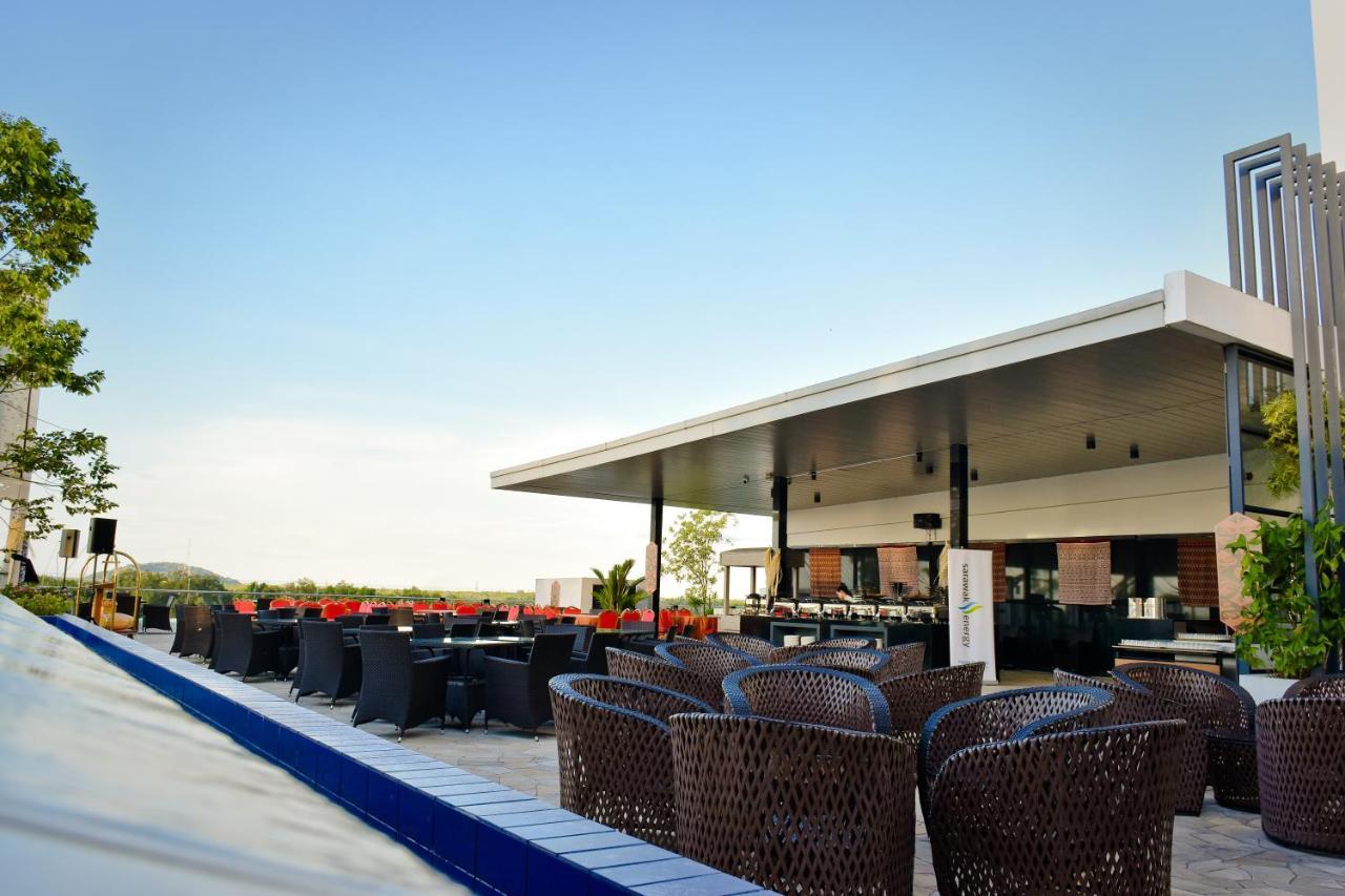 Ucsi Hotel Kuching Extérieur photo