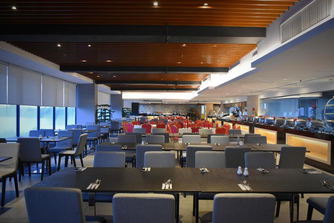Ucsi Hotel Kuching Extérieur photo