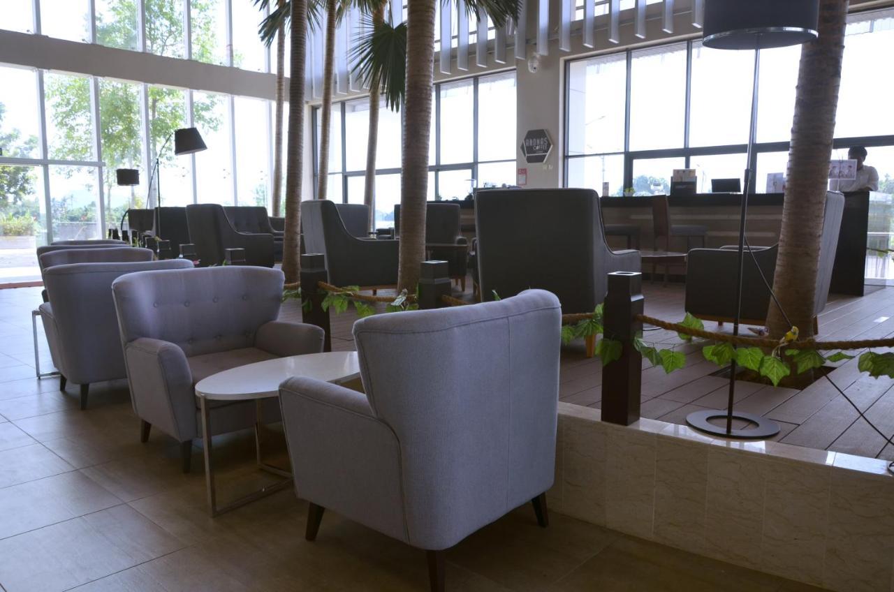 Ucsi Hotel Kuching Extérieur photo