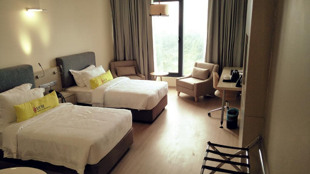 Ucsi Hotel Kuching Extérieur photo