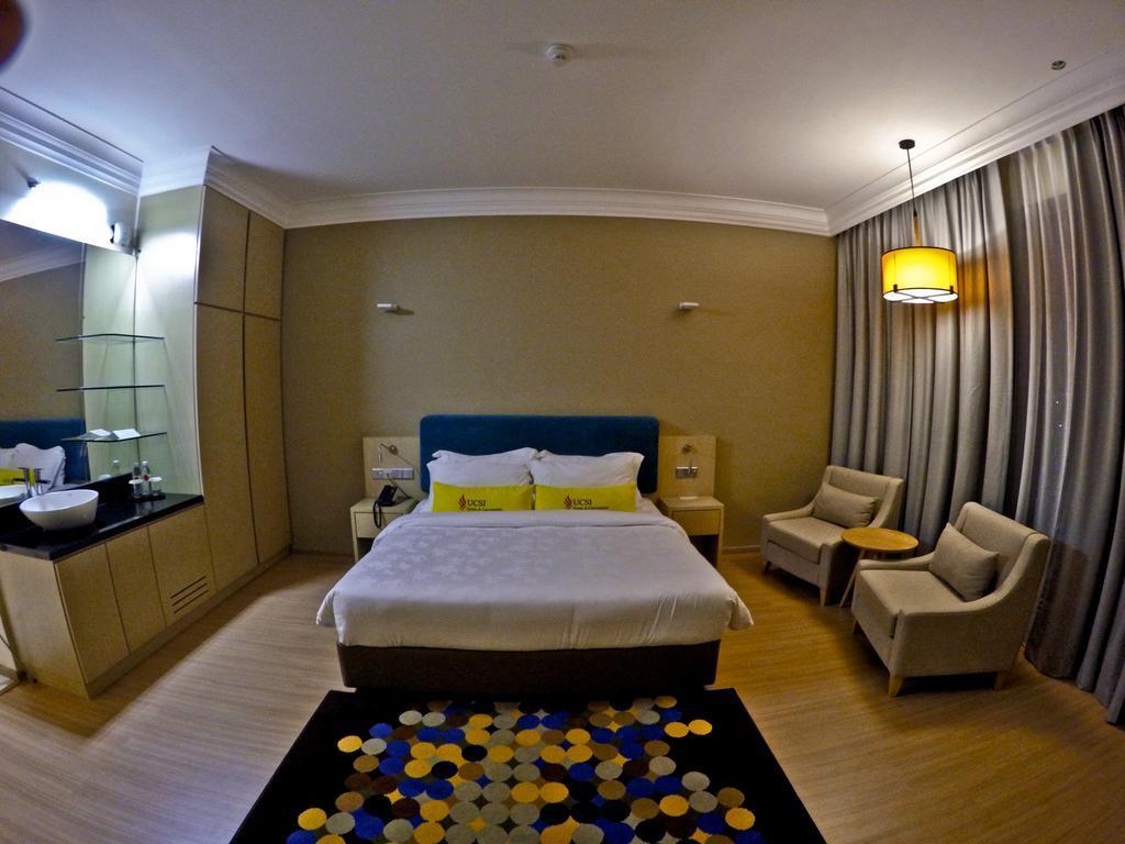 Ucsi Hotel Kuching Extérieur photo