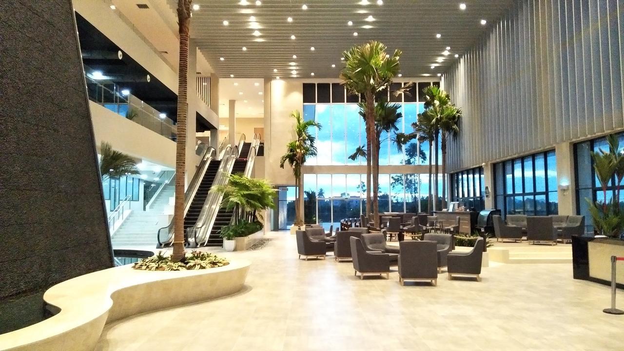 Ucsi Hotel Kuching Extérieur photo